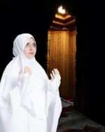 Mehar Hijab's Namazi Prayer Dress 100%Viscos Feel Good Fabric White - Image 6