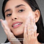 POND'S Pure Detox Face Wash 200 g|| Daily Exfoliating & Brightening Cleanser|| Deep Cleans Oily Skin - With Activated Charcoal for Fresh|| Glowing Skin - Image 5