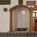 woopme ® Muslim Islamic Qibla Compass Arrow Praying Sticker for Wall Floor Prayer Room Bedroom Living Room House Home Décor Vinyl Printed Stickers L x H 20 x 25 Cms - Image 3