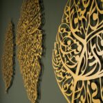 Maryam Islamic Art - Set of 3 Metal Ayatul Kursi, Surah An-Nâs and Surah Al-Falaq Islamic Wall Art (Leaf Pattern), Arabic Calligraphy, Modern Islam Decorations, Eid Gifts, Unique Islamic Gift (Gold, Medium: 39 x 69 cm (Total 151 x 69cm), Metal) - Image 3