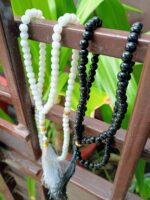 Crystal Beautiful Tasbeeh Counter for Muslim Set of 2 (Black & White) Crystal Chain Set - Image 5