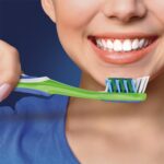 Oral-B Criss Cross Deep Clean Medium Bristles Manual Toothbrush For Adults,Tongue Cleaner, Multicolour Tooth Brush Set, Oral B Dentist Recommended Brand (Family Pack of 4) - Image 5