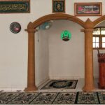 woopme ® Qibla Compass Arrow Praying Sticker for Wall Floor Prayer Room Bedroom Living Room Home House Vinyl Printed Stickers L x H 19 x 20 Cms - Image 3