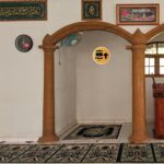 woopme ® Islamic Arabic Qibla Compass Arrow Direction Sticker for Wall Floor Prayer Room Home House Vinyl Printed Stickers L x H 25 x 25 Cms - Image 3
