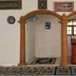 woopme ® Islamic Qibla Arrow Compass Praying Sticker for Wall Floor Prayer Room Bedroom Living Room Home House Vinyl Printed Stickers L x H 18 x 25 Cms - Image 3