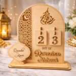 Ramadan Mubarak Wooden Desk Calendar – Ramadan Decorations For Home 30 Days Ramadan Countdown Table Decor Islamic Crescent Moon Design Reusable Flip Date Blocks Ramadan Kareem Home Decoration Gift - Image 2