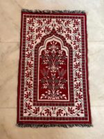 YORIK Islamic Prayer Mat Janamaz, Chenille Namaz Mat, Lightweight, Easy to Carry, 2x3 ft, Pack of 1 (Maroon) - Image 4