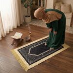 42 x 36 Inch Digital Print Velvet janamaz | Washable Prayer Mat | Navy Blue Multipurpose Soft Prayer Rug/Aasan for Daily Salah, Janimaz Namaz, Comfortable & Durable for Daily Use - Pack of 1 - Image 4