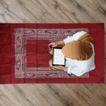 Travel Prayer Mat Rug, GLADPRESIT Portable Pocket Mat with Compass, 60 x 100cm Waterproof Praying Rug (Red) - Image 5